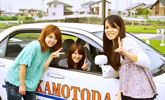 宇都宮都宮岡本台自動車学校 教習生写真