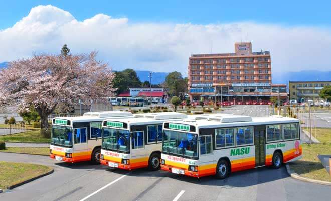 大型二種の教習車両の写真