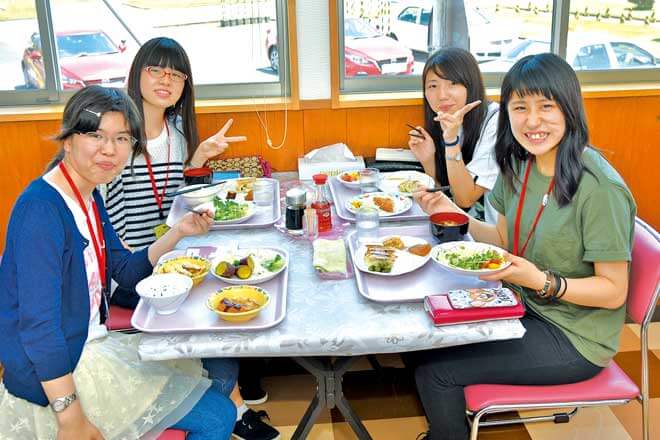 教習生食事風景画像